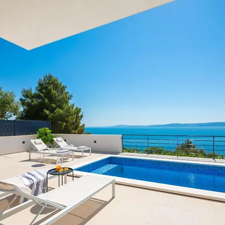 Luxury Sea Idea With Outdoor Swimming Pool In Okrug Gornji - 特罗吉尔