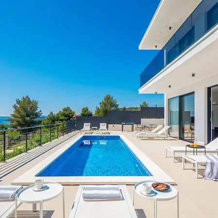 Villa Luxury Sea Idea With Outdoor Swimming Pool In Okrug Gornji - *