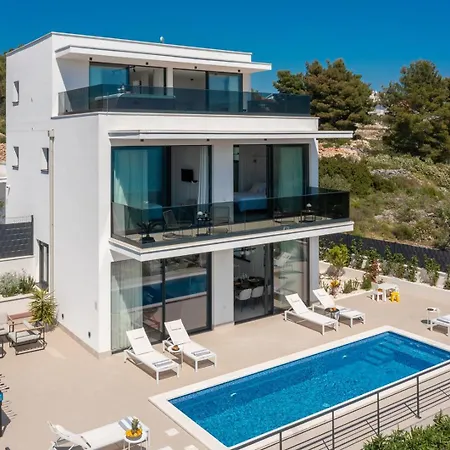 Villa Luxury Sea Idea With Outdoor Swimming Pool In Okrug Gornji -